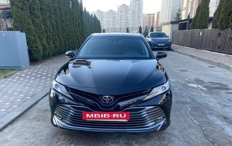 Toyota Camry, 2018 год, 2 650 000 рублей, 2 фотография