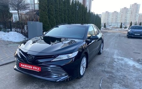 Toyota Camry, 2018 год, 2 650 000 рублей, 3 фотография