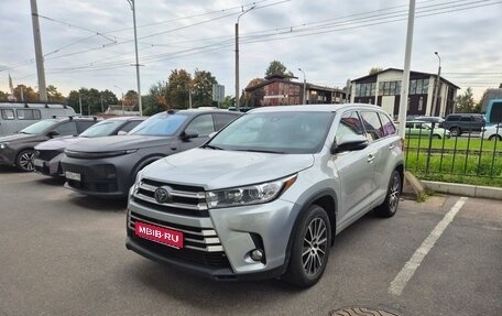 Toyota Highlander III, 2018 год, 3 849 000 рублей, 1 фотография