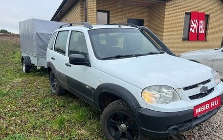 Chevrolet Niva I рестайлинг, 2016 год, 420 000 рублей, 2 фотография