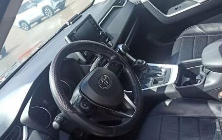 Toyota RAV4, 2019 год, 3 000 000 рублей, 9 фотография