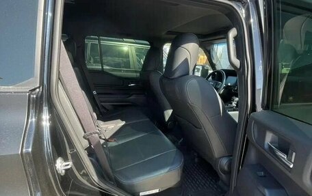 Toyota Land Cruiser Prado 150 рестайлинг 2, 2024 год, 11 390 000 рублей, 10 фотография