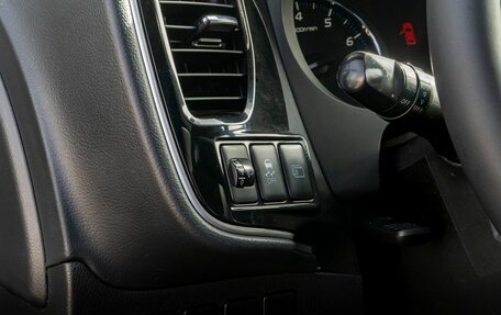 Mitsubishi Outlander III рестайлинг 3, 2013 год, 1 295 000 рублей, 26 фотография
