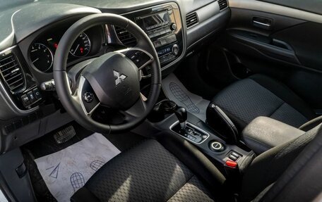 Mitsubishi Outlander III рестайлинг 3, 2013 год, 1 295 000 рублей, 25 фотография