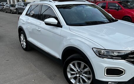 Volkswagen T-Roc I, 2022 год, 2 430 000 рублей, 2 фотография