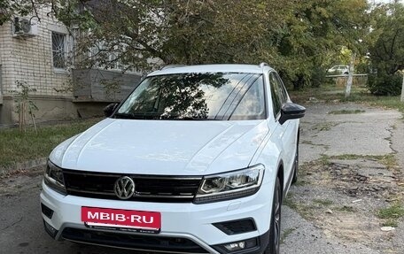 Volkswagen Tiguan II, 2020 год, 2 800 000 рублей, 2 фотография