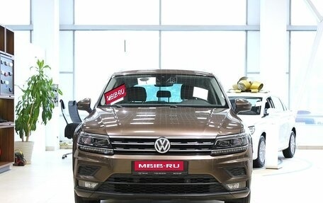 Volkswagen Tiguan II, 2019 год, 2 340 000 рублей, 2 фотография