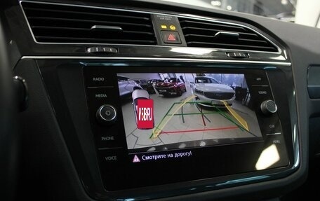 Volkswagen Tiguan II, 2019 год, 2 340 000 рублей, 17 фотография
