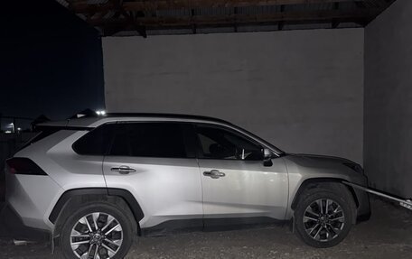 Toyota RAV4, 2020 год, 3 000 000 рублей, 3 фотография