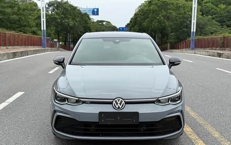 Volkswagen Golf VIII, 2022 год, 1 970 000 рублей, 2 фотография