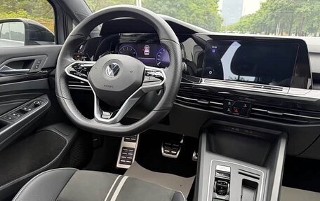 Volkswagen Golf VIII, 2022 год, 1 970 000 рублей, 11 фотография