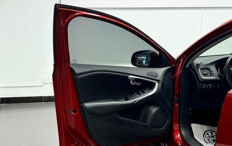 Volvo V40 II рестайлинг, 2019 год, 1 230 000 рублей, 12 фотография