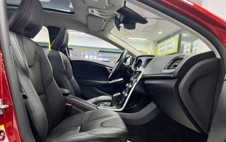 Volvo V40 II рестайлинг, 2019 год, 1 230 000 рублей, 30 фотография