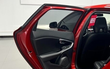 Volvo V40 II рестайлинг, 2019 год, 1 230 000 рублей, 32 фотография