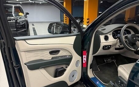 Bentley Bentayga I, 2023 год, 35 000 000 рублей, 8 фотография