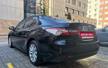 Toyota Camry, 2018 год, 2 390 000 рублей, 4 фотография