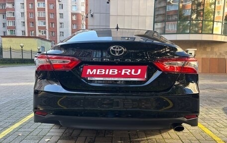 Toyota Camry, 2018 год, 2 390 000 рублей, 5 фотография