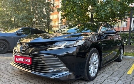 Toyota Camry, 2018 год, 2 390 000 рублей, 3 фотография