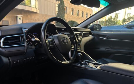 Toyota Camry, 2018 год, 2 390 000 рублей, 10 фотография