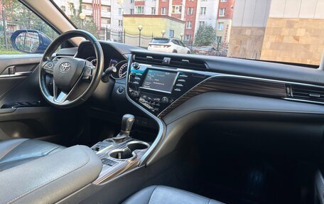 Toyota Camry, 2018 год, 2 390 000 рублей, 12 фотография