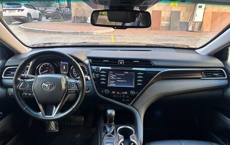 Toyota Camry, 2018 год, 2 390 000 рублей, 11 фотография