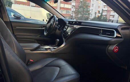 Toyota Camry, 2018 год, 2 390 000 рублей, 14 фотография