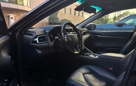 Toyota Camry, 2018 год, 2 390 000 рублей, 9 фотография