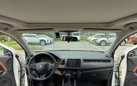 Honda Vezel, 2022 год, 2 200 000 рублей, 5 фотография