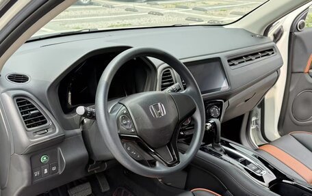 Honda Vezel, 2022 год, 2 200 000 рублей, 6 фотография