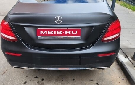 Mercedes-Benz E-Класс, 2018 год, 2 600 000 рублей, 3 фотография