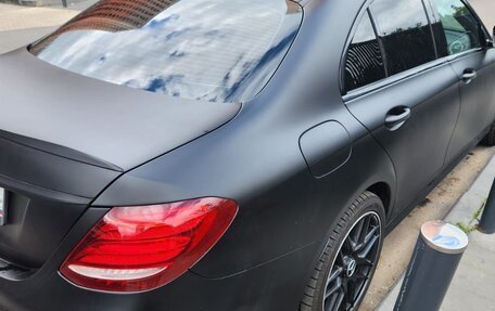Mercedes-Benz E-Класс, 2018 год, 2 600 000 рублей, 5 фотография