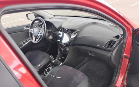 Hyundai Solaris II рестайлинг, 2011 год, 870 000 рублей, 5 фотография