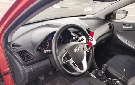 Hyundai Solaris II рестайлинг, 2011 год, 870 000 рублей, 7 фотография