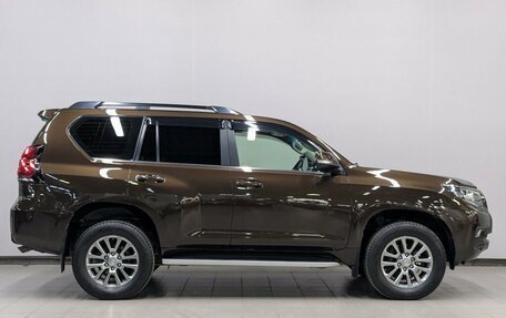 Toyota Land Cruiser Prado 150 рестайлинг 2, 2020 год, 6 170 000 рублей, 11 фотография