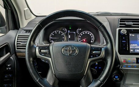 Toyota Land Cruiser Prado 150 рестайлинг 2, 2020 год, 6 170 000 рублей, 30 фотография