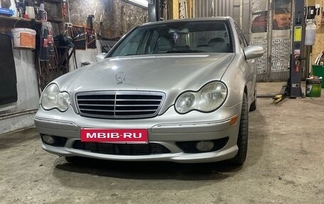 Mercedes-Benz C-Класс, 2005 год, 730 000 рублей, 1 фотография