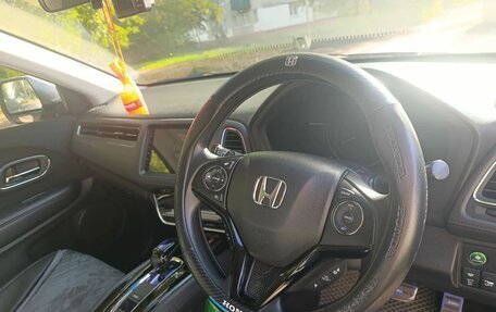 Honda Vezel, 2017 год, 1 800 000 рублей, 13 фотография