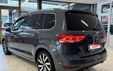 Volkswagen Touran III, 2023 год, 3 280 000 рублей, 2 фотография