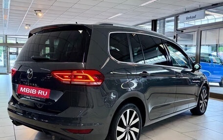 Volkswagen Touran III, 2023 год, 3 280 000 рублей, 5 фотография