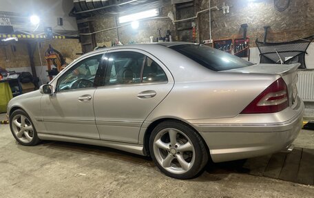 Mercedes-Benz C-Класс, 2005 год, 730 000 рублей, 3 фотография