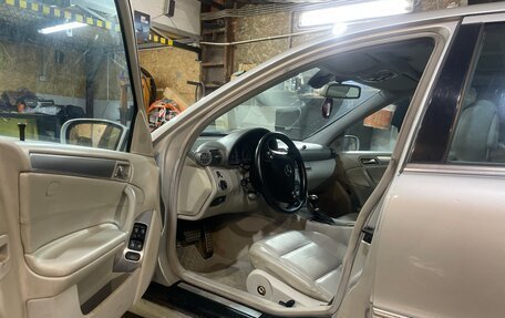Mercedes-Benz C-Класс, 2005 год, 730 000 рублей, 4 фотография