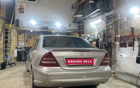 Mercedes-Benz C-Класс, 2005 год, 730 000 рублей, 2 фотография