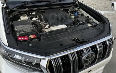 Toyota Land Cruiser Prado 150 рестайлинг 2, 2018 год, 5 800 000 рублей, 2 фотография