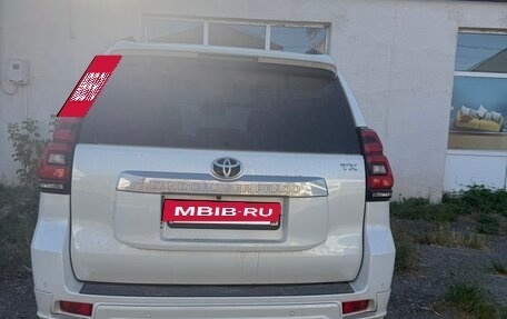 Toyota Land Cruiser Prado 150 рестайлинг 2, 2018 год, 5 800 000 рублей, 13 фотография