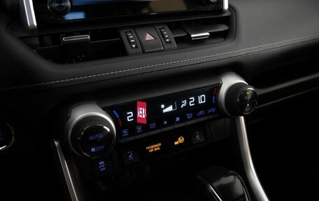 Toyota RAV4, 2019 год, 3 099 000 рублей, 18 фотография