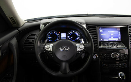 Infiniti QX70, 2013 год, 1 999 000 рублей, 10 фотография