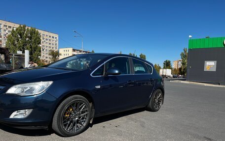 Opel Astra J, 2012 год, 940 000 рублей, 2 фотография