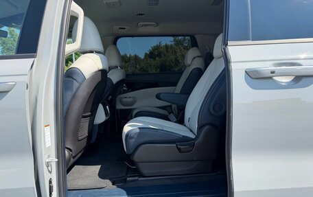 KIA Carnival, 2025 год, 5 590 000 рублей, 34 фотография