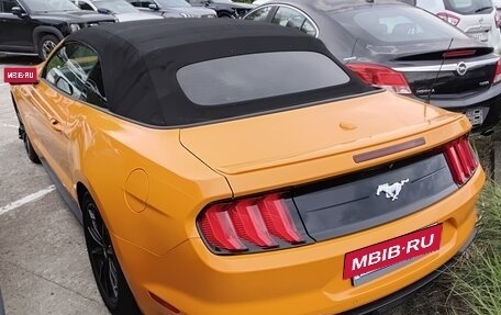 Ford Mustang VI рестайлинг, 2019 год, 2 104 000 рублей, 6 фотография
