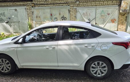 Hyundai Solaris II рестайлинг, 2021 год, 1 750 000 рублей, 4 фотография